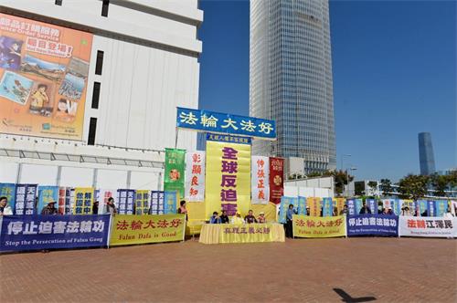 '圖1：二零一九年十二月八日，法輪功學員在愛丁堡廣場舉行反迫害集會。'