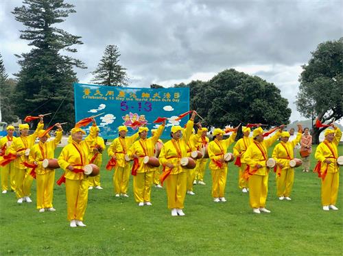 '圖5：腰鼓隊在慶祝活動上表演'