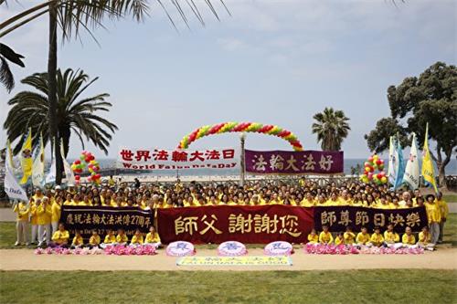 圖1：二零一九年五月十二日，部份洛杉磯法輪功學員在聖莫妮卡碼頭祝法輪功創始人李洪志師父生日快樂。