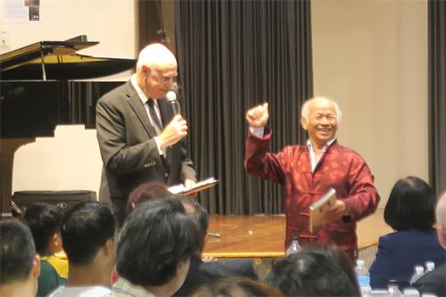 '圖7：五月三日在北萊德（North Ryde ）社區中心慶祝法輪大法日活動時武術世家威廉姆（William Ho）師傅在發言'