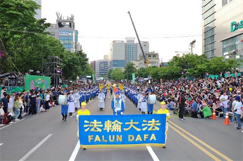 '圖1～4：韓國法輪功學員參加「2019colorful大邱慶典」遊行'