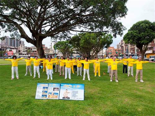 '圖7：二零一九年五月四日，內壢部份法輪功學員聚集在興仁親子公園集體煉功，慶祝「世界法輪大法日」。'