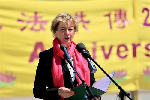 '圖2：國會議員Judy Sgro'