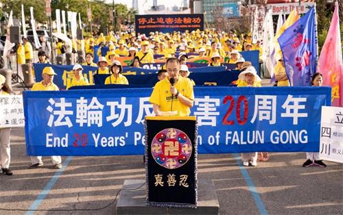 '圖5：張祎在集會現場發言，揭露中共對勝利油田法輪功學員的迫害。'