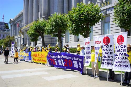 '圖1～3：二零一九年七月十六日，舊金山灣區部份法輪功學員在舊金山市政府前舉辦舉辦真相圖片展和反酷刑展，傳播法輪功的真相，揭露中共對法輪功學員持續了二十年的血腥迫害，同時呼籲各界共同制止迫害。'