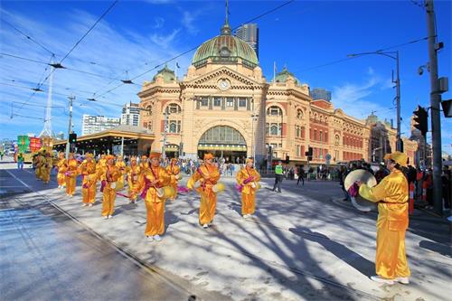 '圖1～15：二零一九年七月二十日，澳洲墨爾本部份法輪功學員在市中心舉行反迫害二十週年大遊行。'