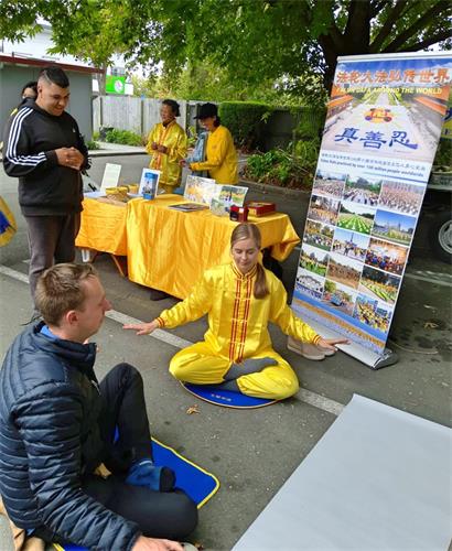 圖5：正在學第五套功法的卡勒姆說：「我感覺像是在漂浮！」