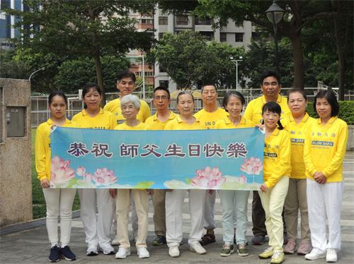 '圖9：中正公園埔子圖書館煉功點學員恭祝師父生日快樂！'