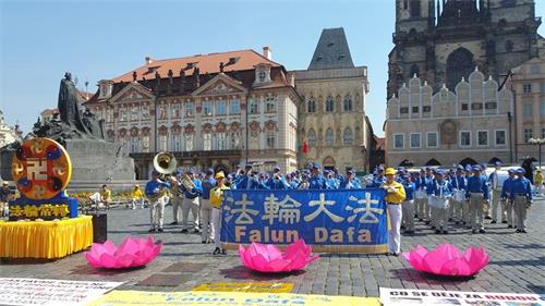 '圖七：八月九日老廣場集會現場。'