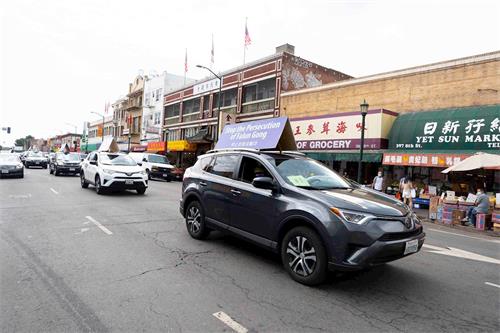 '圖4：真相車隊經過奧克蘭唐人街'