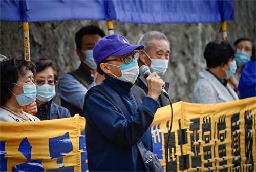 '圖6：來自香港的移民張先生在發言中說：「在此，對法輪功團體表達我這個追求民主人士的感謝。」'