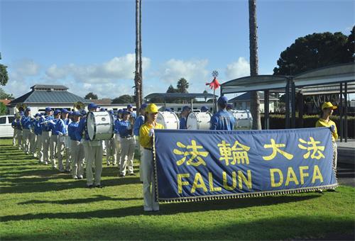 '圖1：天國樂團在集會上表演'