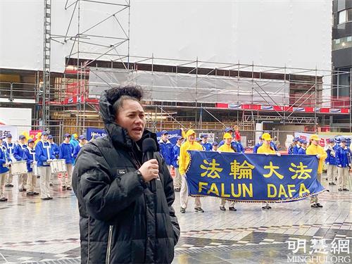 '圖1：國會議員路易莎﹒沃爾到場演講支持。'