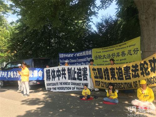 '圖4：法輪功學員陳曼女士經歷了一九九九年七 。二零和平上訪和七年牢獄迫害。'