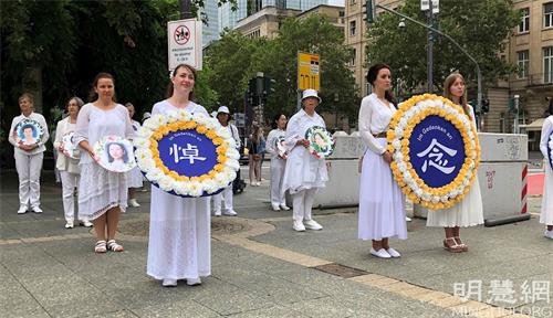 '圖3：白衣女子悼念隊'