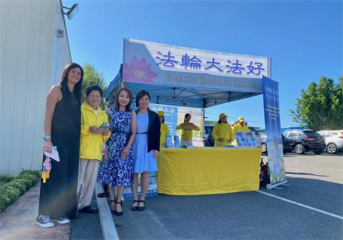 圖10：布裏姆班克（Brimbank）市議會副市長鄧女士（Thuy Dang，右二）感謝法輪大法學員為社區提供的巨大支持。