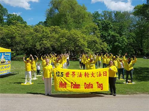 '圖13：杜塞爾多夫及周邊地區學員慶祝二零二一年法輪大法日'