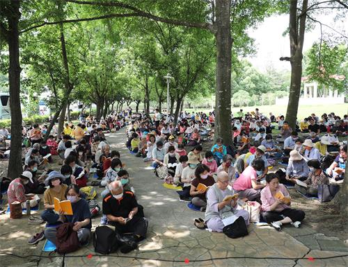 圖2：台灣中區部份學員於雲林估坑河邊公園學法交流促精進。