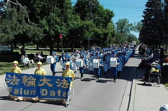 圖3~4：多倫多天國樂團參加伯靈頓（Burlington）「音樂之聲」遊行