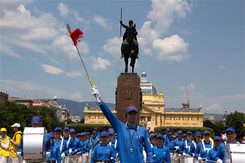 圖5：薩格勒布的國王托米斯拉夫廣場(King Tomislav Square)上的天國樂團