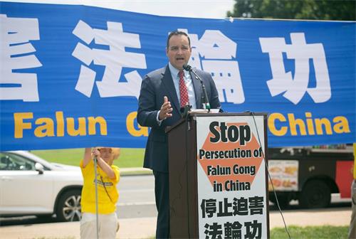 圖10：共產主義受害者紀念基金會 （Victims of Communism Memorial Foundation） 主席安德魯﹒布雷姆伯格大使（Andrew Bremberg）敦促美國國會帶頭通過停止活摘器官的法案。